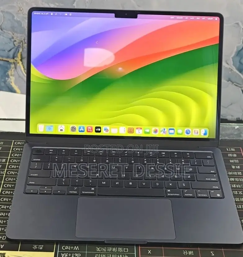 New Laptop Apple MacBook Air 2022 M2 8GB Intel Core M2 SSD 512GB