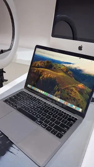 New Laptop Apple MacBook Pro 2019 8GB Intel Core i5 SSD 128GB