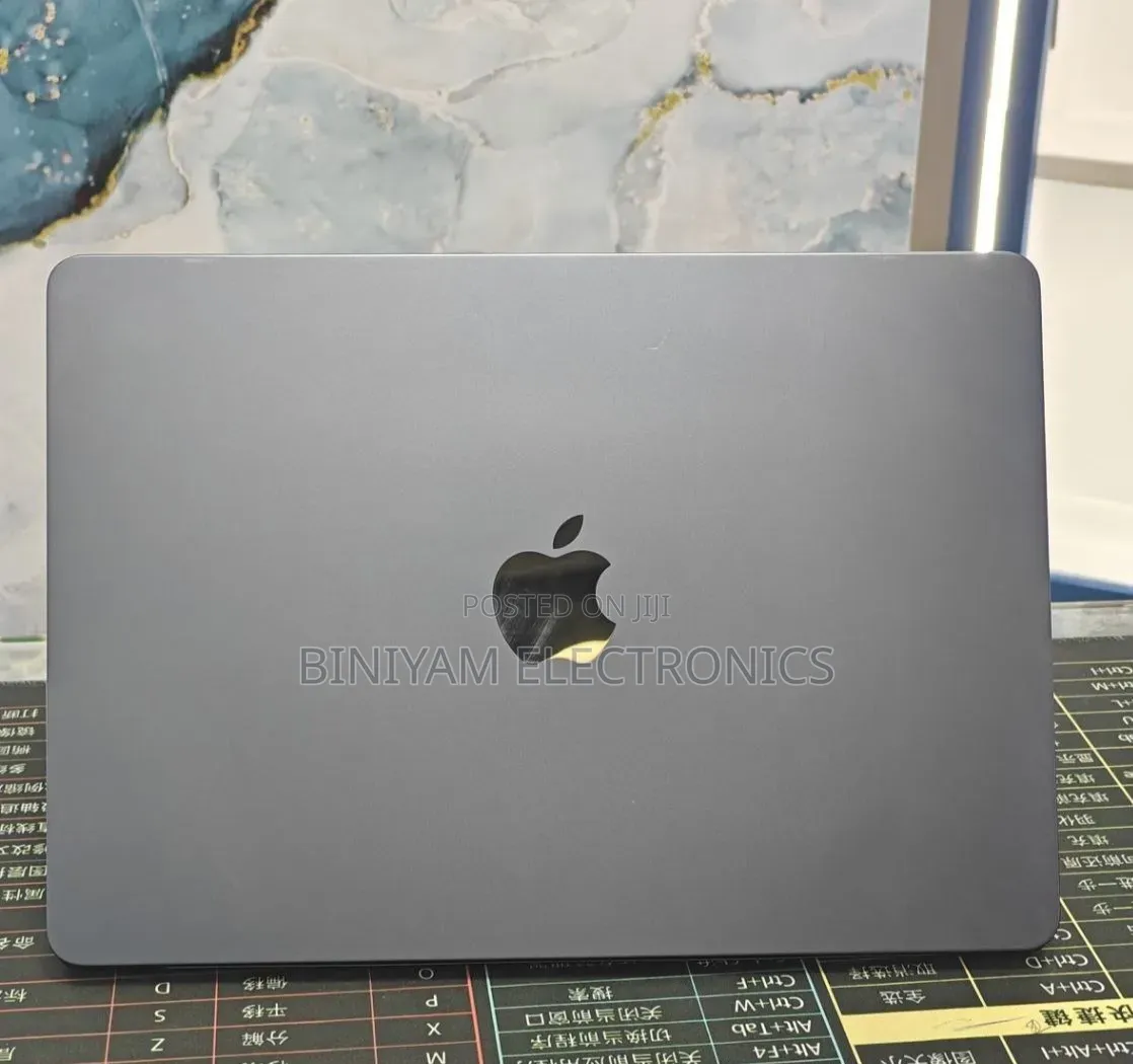New Laptop Apple MacBook Air 2022 M2 8GB Apple M2 SSD 512GB