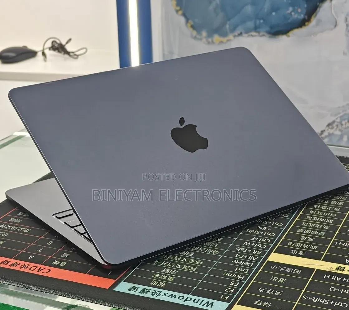 New Laptop Apple MacBook Air 2022 M2 8GB Apple M2 SSD 512GB