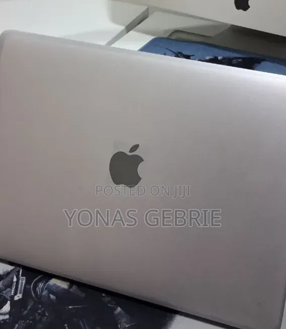 New Laptop Apple MacBook 8GB Intel Core i5 SSD 128GB