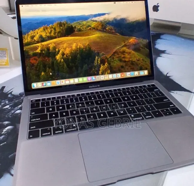 New Laptop Apple MacBook 8GB Intel Core i5 SSD 128GB