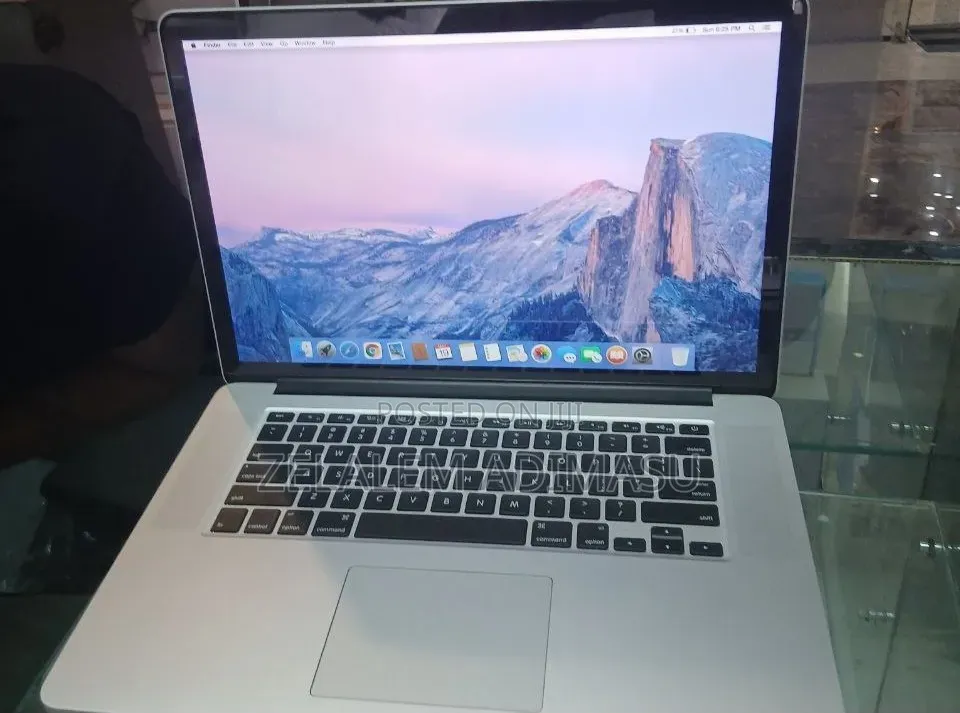 New Laptop Apple MacBook Pro 2015 16GB Intel Core i7 SSD 512GB
