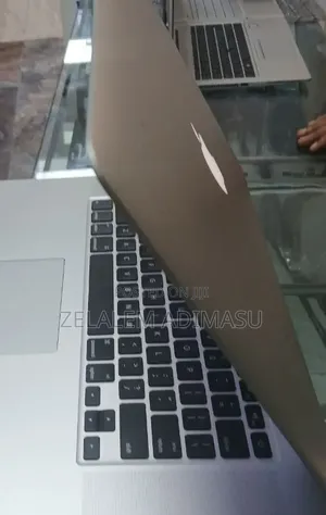 New Laptop Apple MacBook Pro 2015 16GB Intel Core i7 SSD 512GB