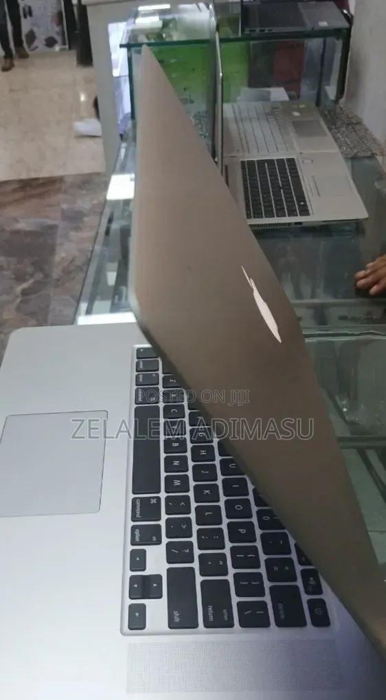 New Laptop Apple MacBook Pro 2015 16GB Intel Core i7 SSD 512GB