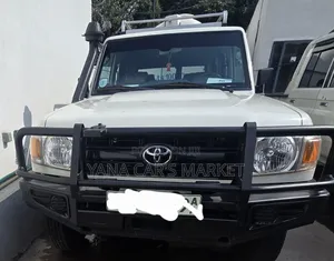 Toyota Land Cruiser 2017 White