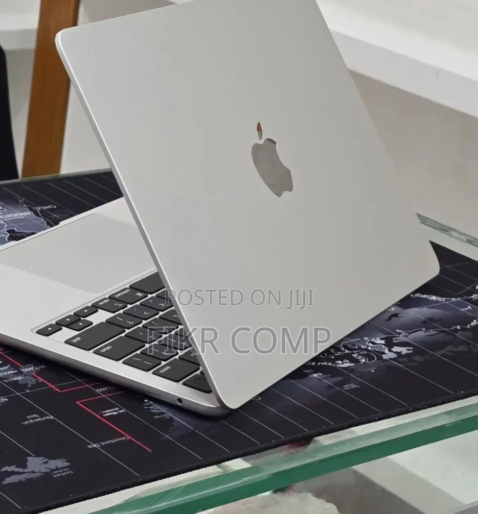 New Laptop Apple MacBook Air 2024 M3 16GB Intel Core i7 SSD 256GB
