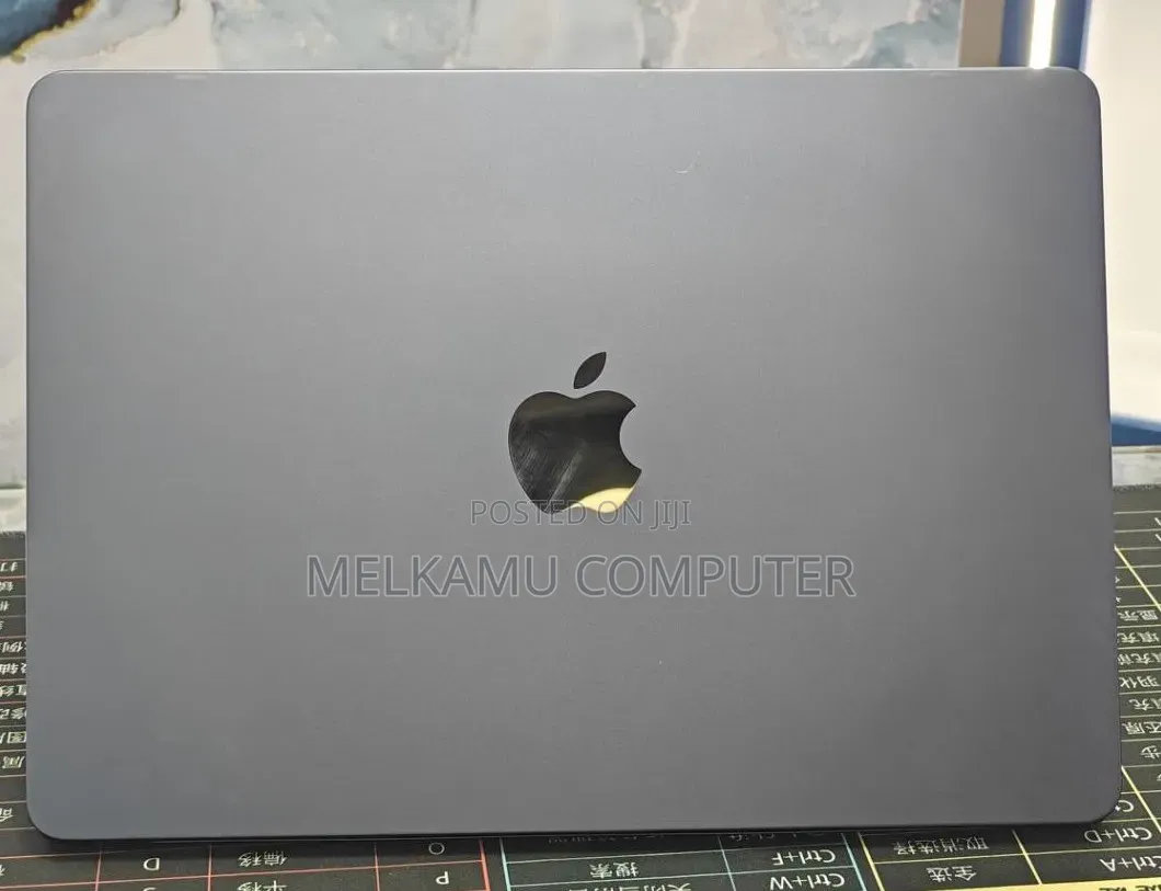 New Laptop Apple MacBook Air 2022 M2 8GB Apple M2 SSD 512GB