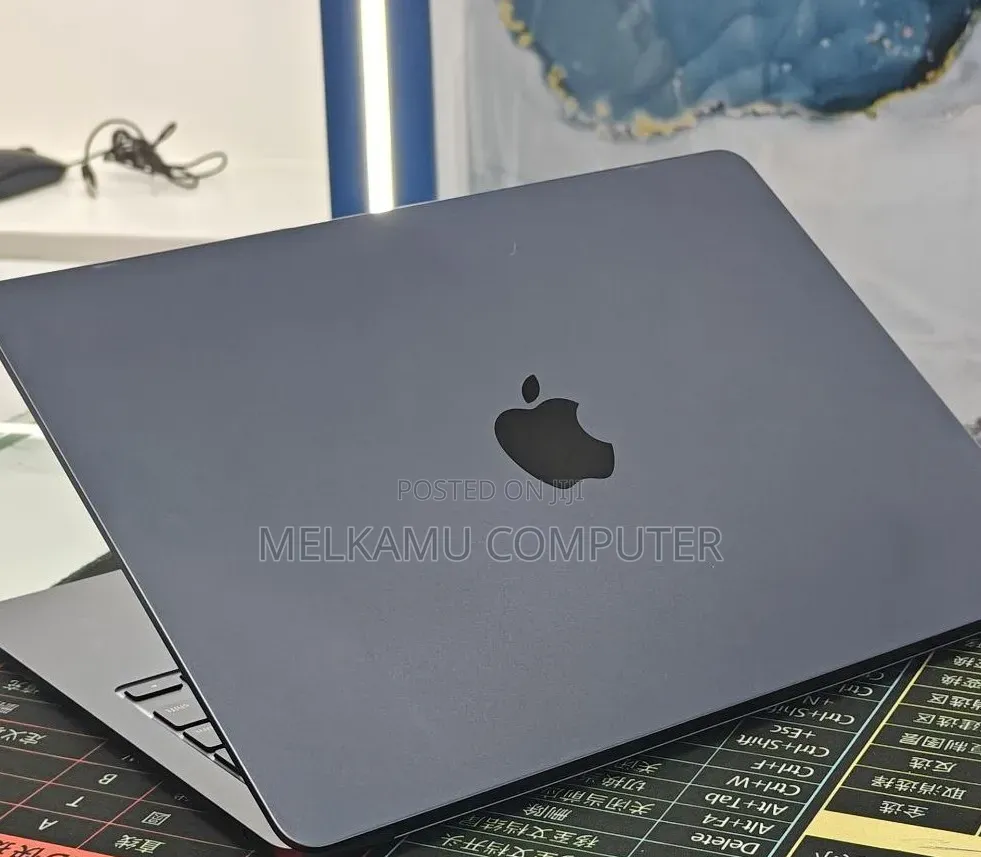 New Laptop Apple MacBook Air 2022 M2 8GB Apple M2 SSD 512GB