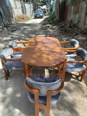 አሁንም ምቾት የሌለው የመመገቢያ ጠረጴዛ (Dining Table) እየተጠቀሙ ነው? ዛሬውኑ ያሻሽሉ!