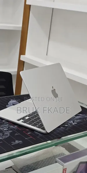 New Laptop Apple MacBook Air 2024 M3 16GB Apple M3 SSD 512GB