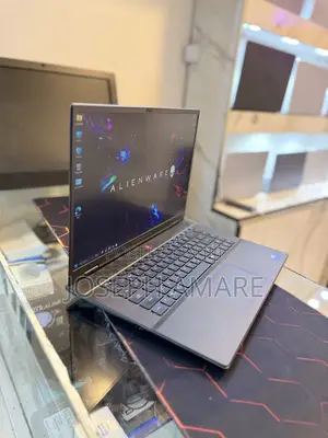 New Laptop Alienware M16 R2 64GB Intel Core Ultra 9 SSD 1T