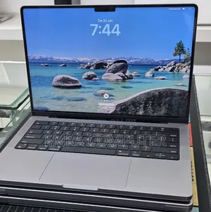 New Laptop Apple MacBook Pro 16GB Intel Core i7 SSD 512GB