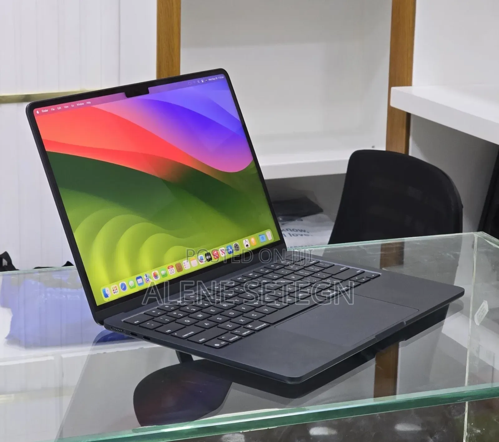 New Laptop Apple MacBook Air 2022 M2 16GB Apple M2 SSD 512GB