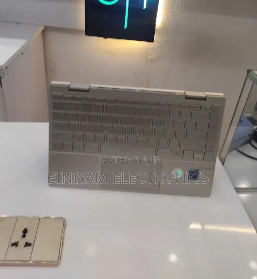 New Laptop HP Envy x360 8GB Intel Core i7 SSD 512GB