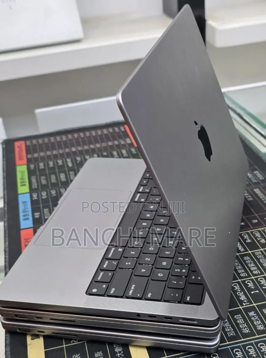 New Laptop Apple MacBook Pro 2021 M1 32GB Apple M1 Pro SSD 512GB