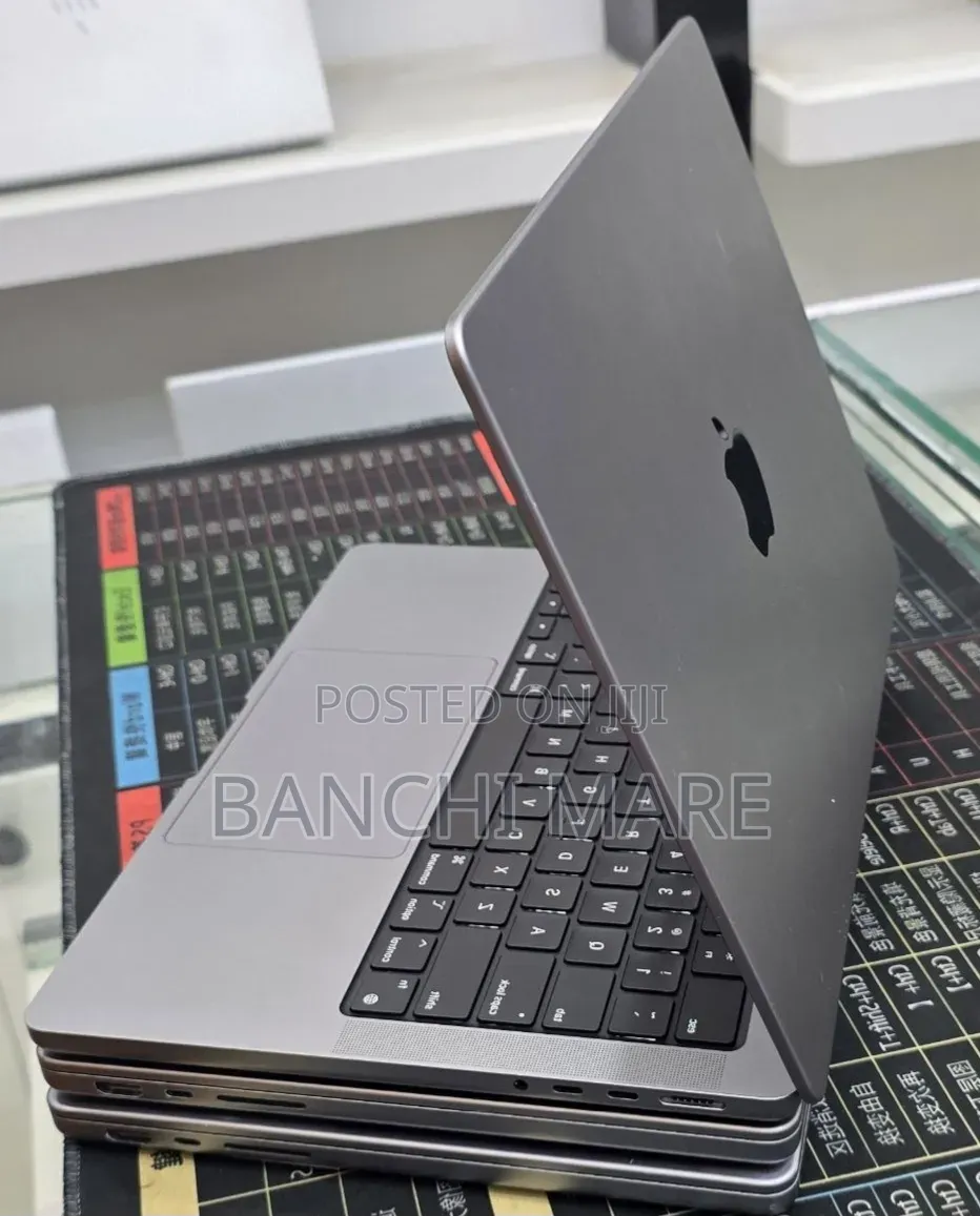 New Laptop Apple MacBook Pro 2021 M1 32GB Apple M1 Pro SSD 512GB