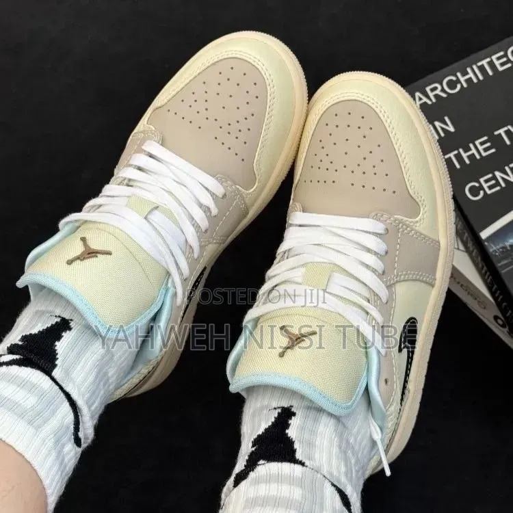 Nike Air Jordan 1 Low Se "Sanddrift"