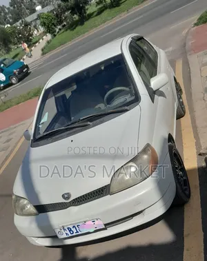 Toyota Platz 2002 White