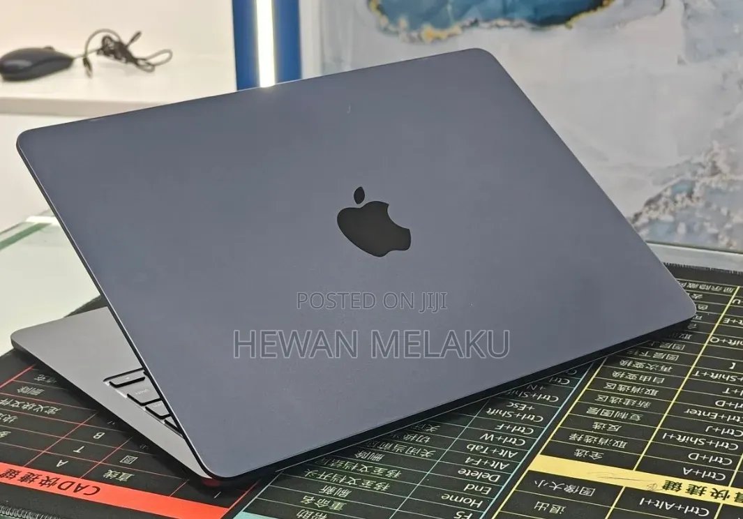 New Laptop Apple MacBook Air 2023 M2 8GB Apple M2 SSD 512GB