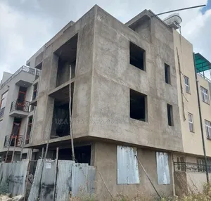 5bdrm Townhouse/Terrace in Summit 72 Area, Yeka for sale