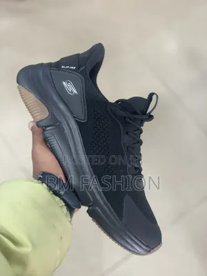 Full Black Skechers Sneakers