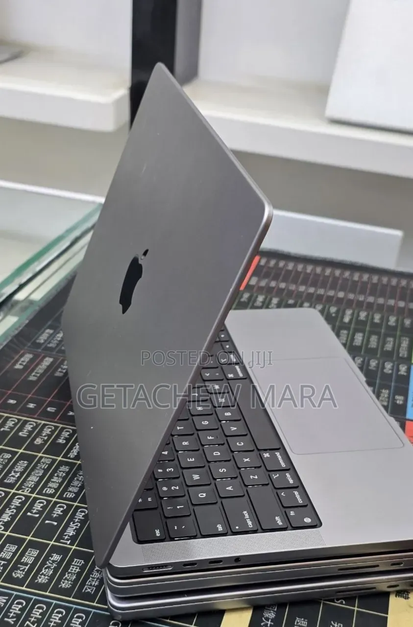 New Laptop Apple MacBook Pro 2021 M1 32GB Apple M1 Pro SSD 512GB