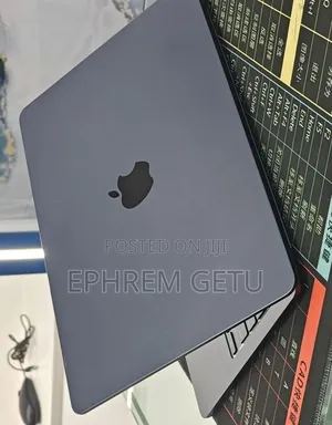 New Laptop Apple MacBook Air 2022 M2 8GB Apple M2 SSD 512GB