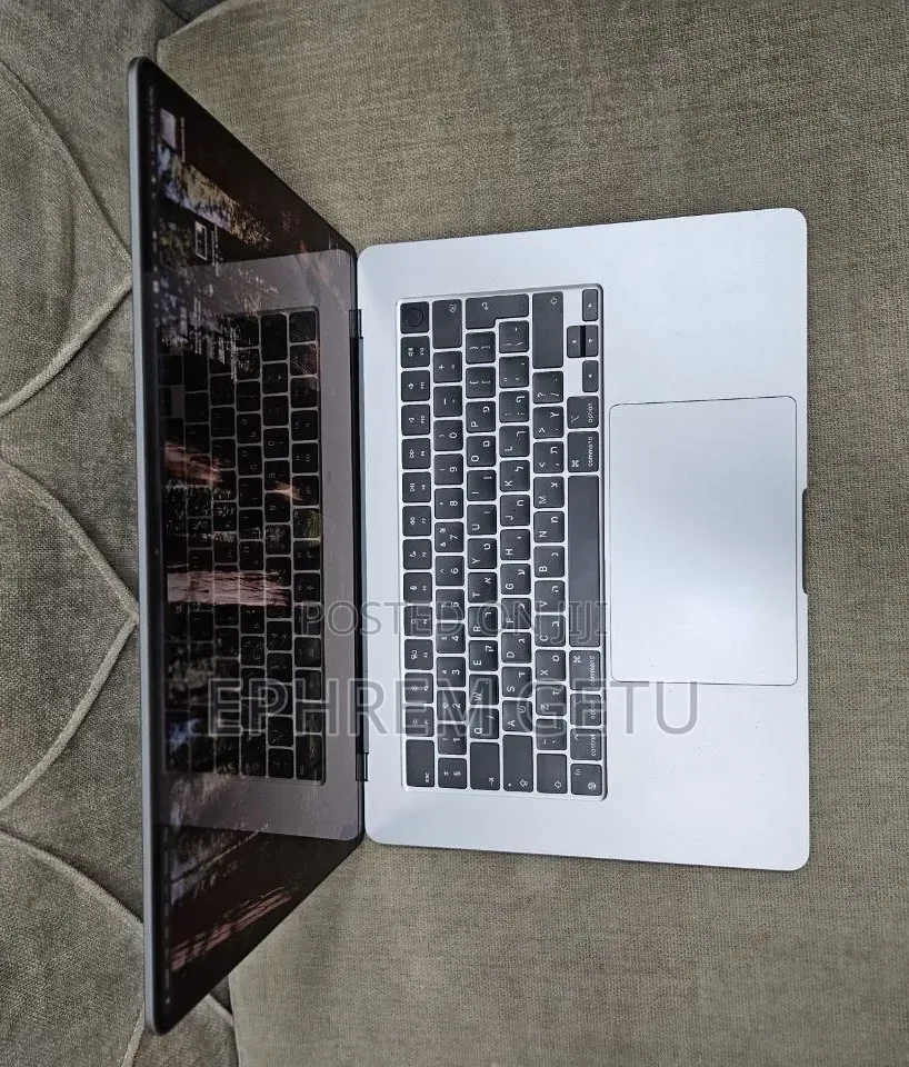 New Laptop Apple MacBook Air 2024 M3 8GB Apple M3 SSD 512GB