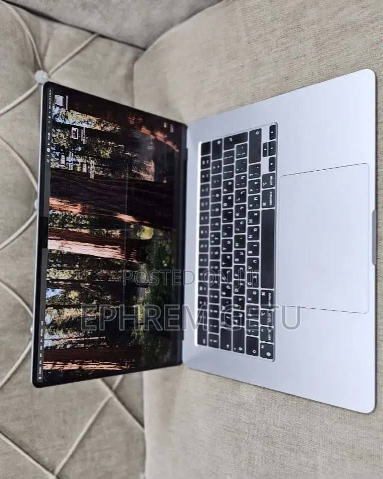 New Laptop Apple MacBook Air 2024 M3 8GB Apple M3 SSD 512GB
