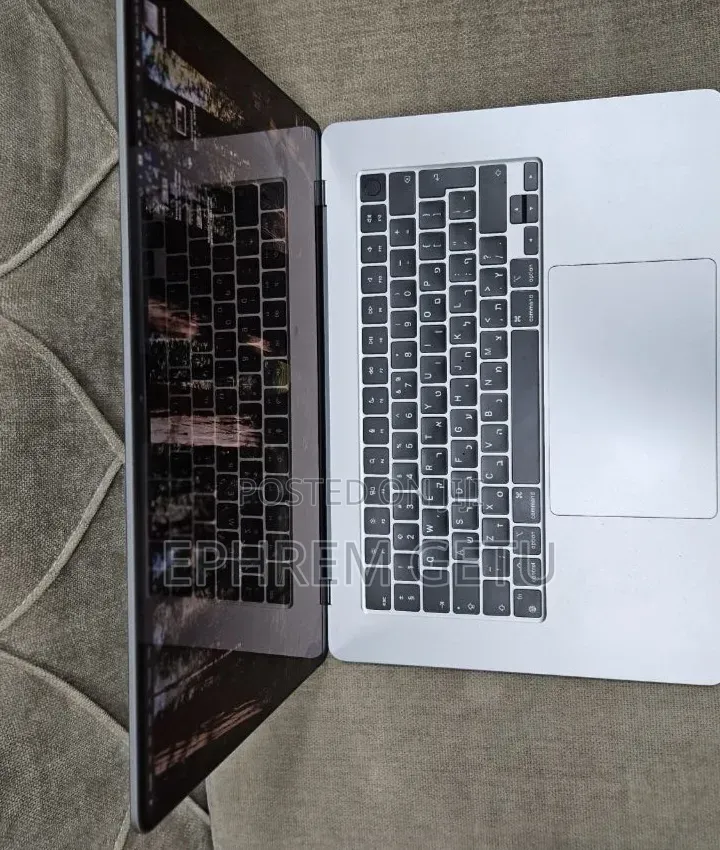 New Laptop Apple MacBook Air 2024 M3 8GB Apple M3 SSD 512GB