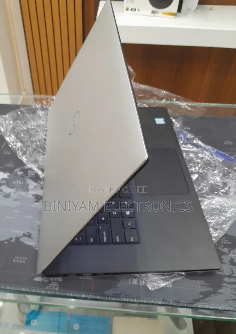New Laptop Dell XPS 15 16GB Intel Core i7 SSD 512GB
