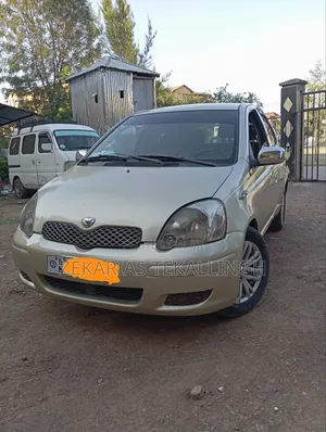 Toyota Vitz 2004 Gold