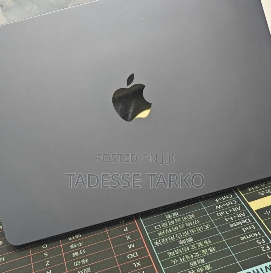 New Laptop Apple MacBook Air 2022 M2 8GB Apple M2 SSD 512GB