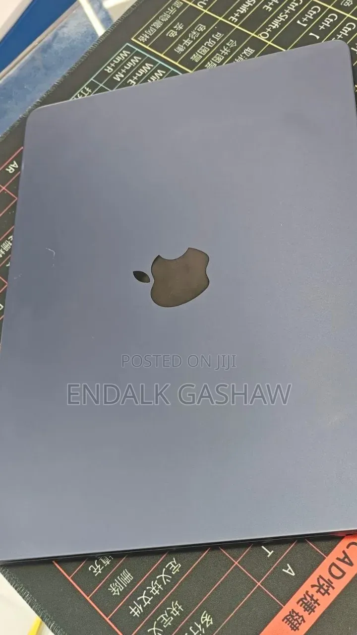 New Laptop Apple MacBook Air 2022 M2 8GB Apple M2 SSD 512GB