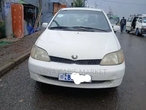 Toyota Platz 2002