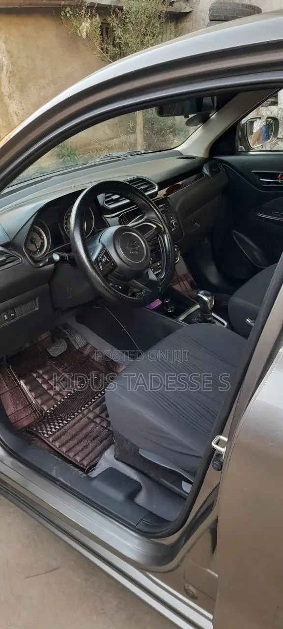 Suzuki Dzire 2022 Silver