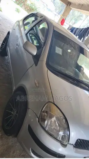 Toyota Vitz 2004 Silver