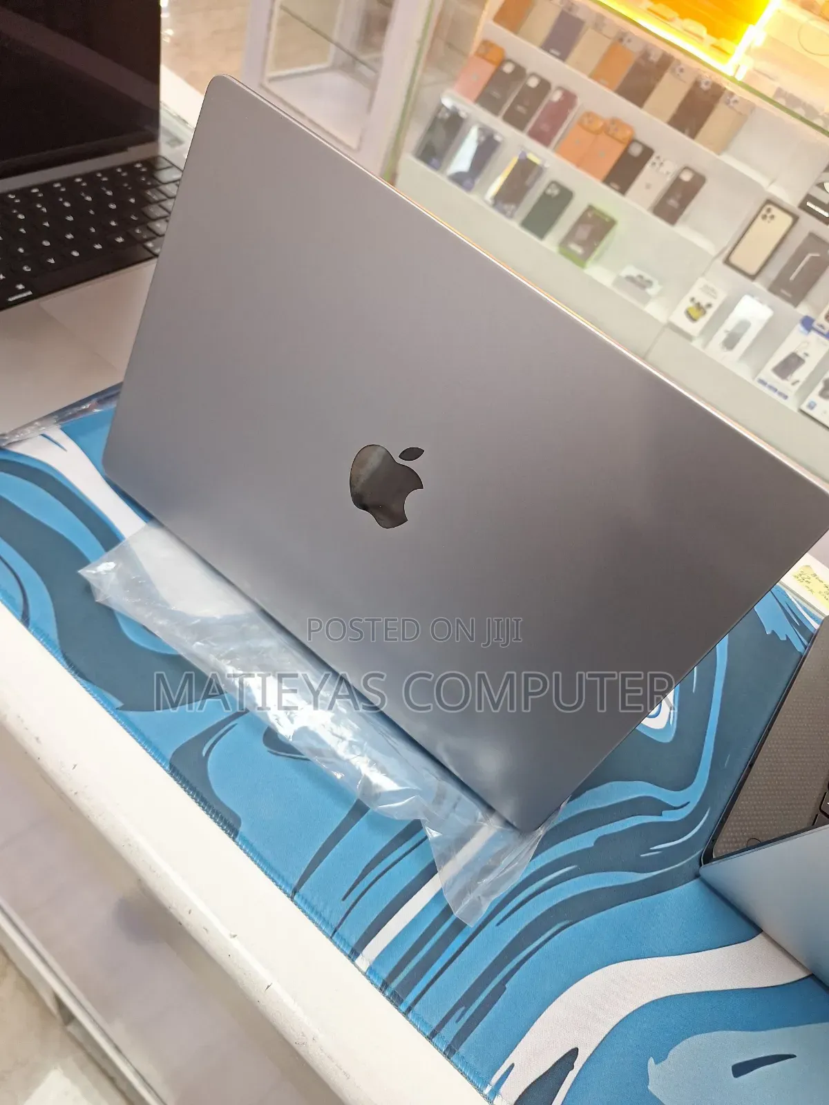 New Laptop Apple MacBook Pro 2021 M1 16GB Apple M1 Pro SSD 512GB