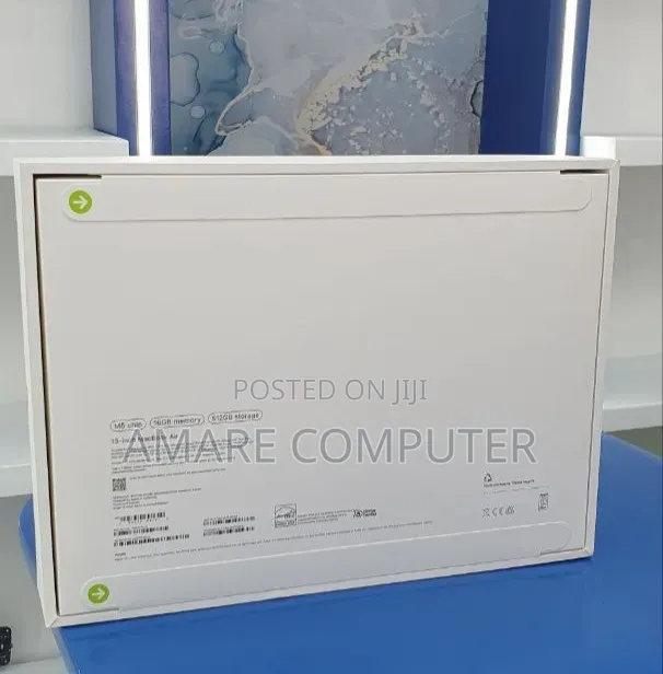 New Laptop Apple MacBook Pro 2025 M5 16GB Apple M5 SSD 512GB
