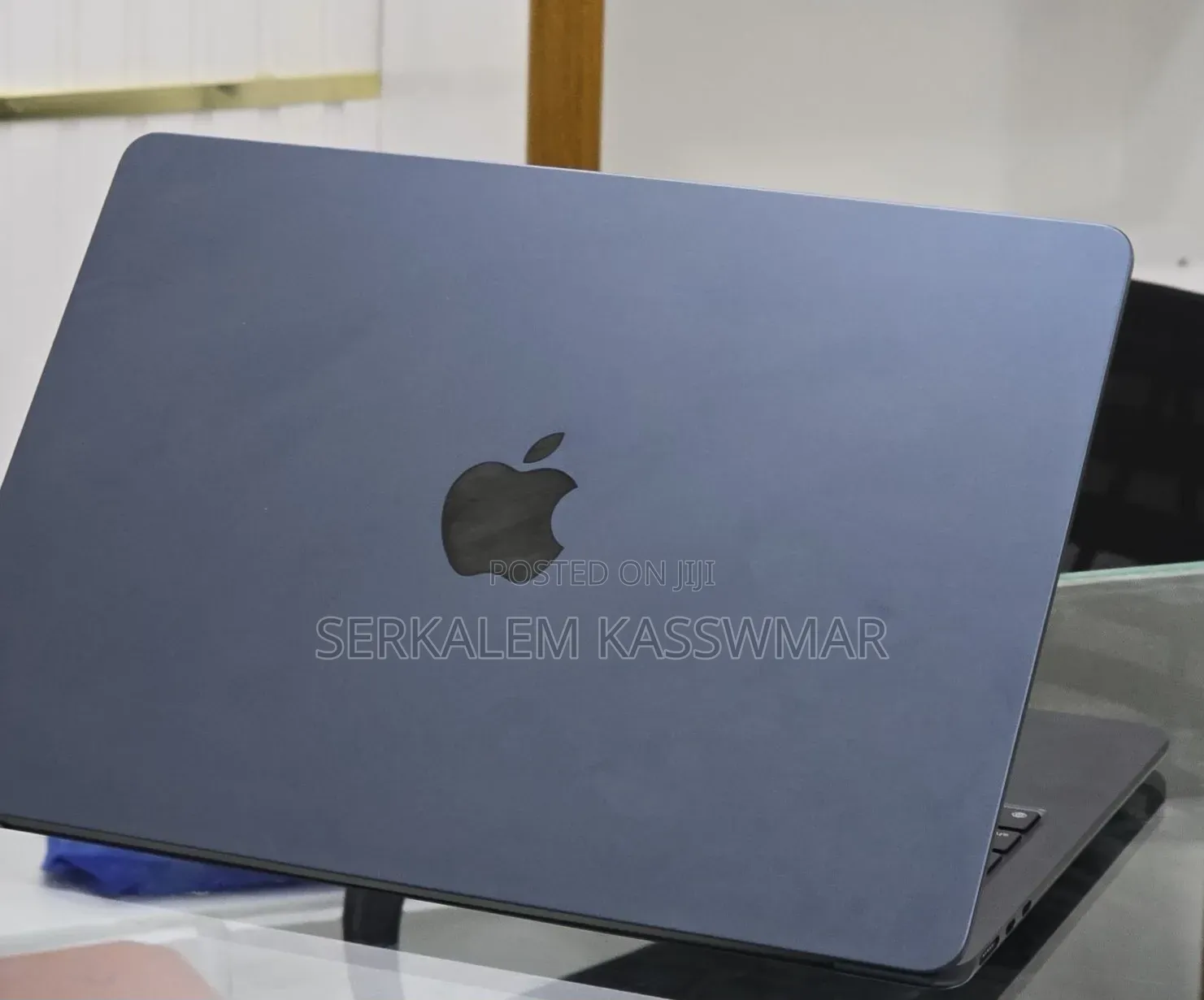 New Laptop Apple MacBook Air 2022 M2 16GB Apple M2 SSD 512GB