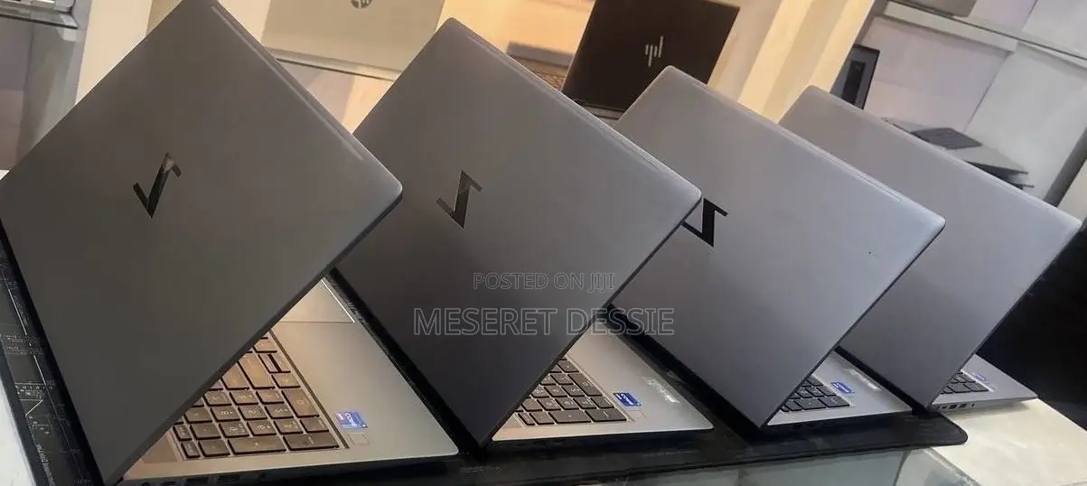 New Laptop HP ZBook Firefly G8 8GB Intel Core i7 SSD 512GB
