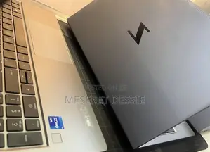 New Laptop HP ZBook Firefly G8 8GB Intel Core i7 SSD 512GB
