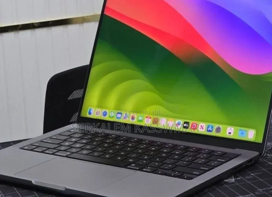 New Laptop Apple MacBook Air 2022 M2 8GB Apple M2 SSD 512GB
