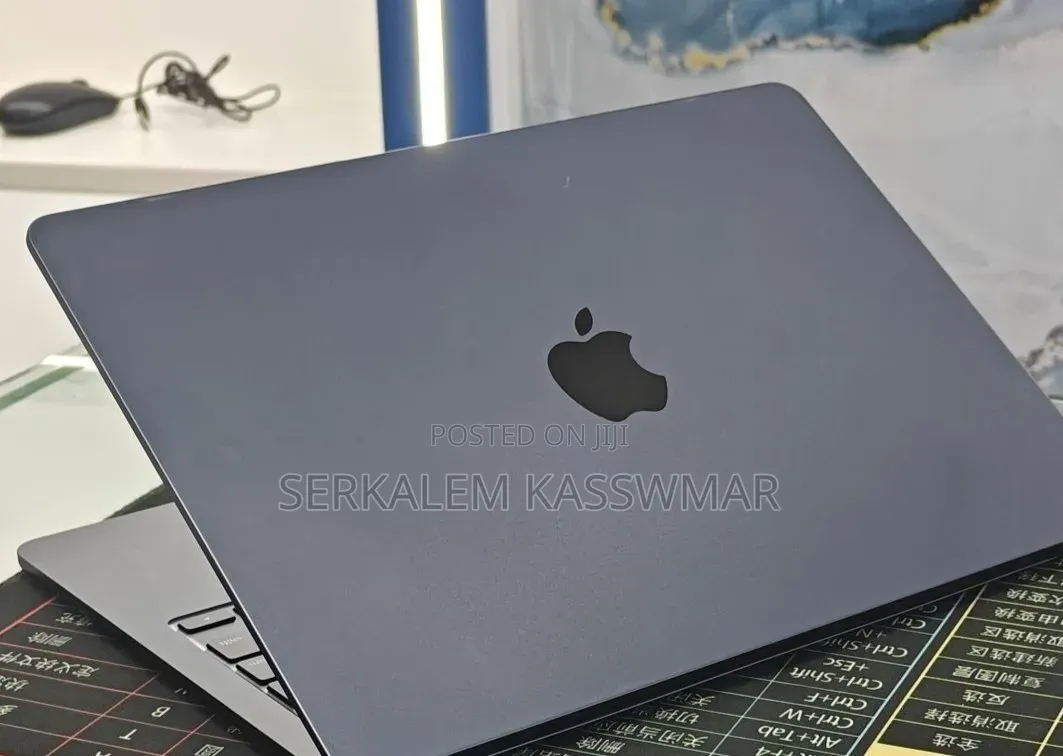 New Laptop Apple MacBook Air 2022 M2 8GB Apple M2 SSD 512GB