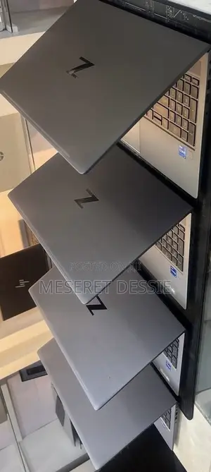 New Laptop HP ZBook Firefly G8 8GB Intel Core i7 SSD 512GB