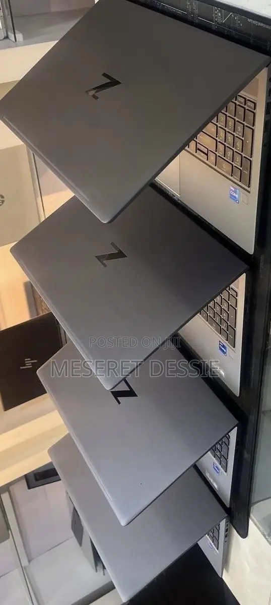 New Laptop HP ZBook Firefly G8 8GB Intel Core i7 SSD 512GB