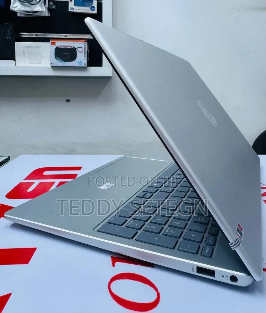 New Laptop HP Stream Notebook 16GB Intel Core i7 SSD 512GB
