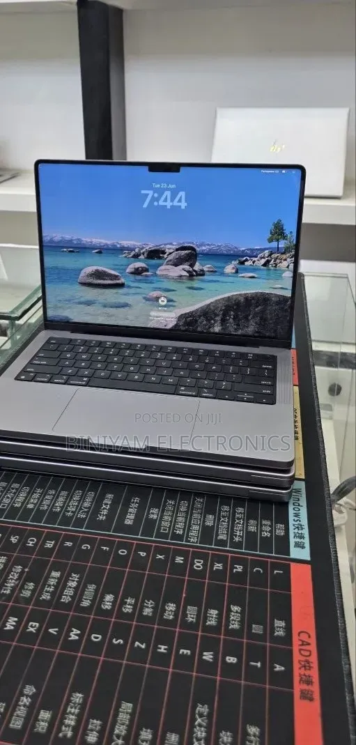 New Laptop Apple MacBook Pro 32GB Apple M1 Pro SSD 512GB