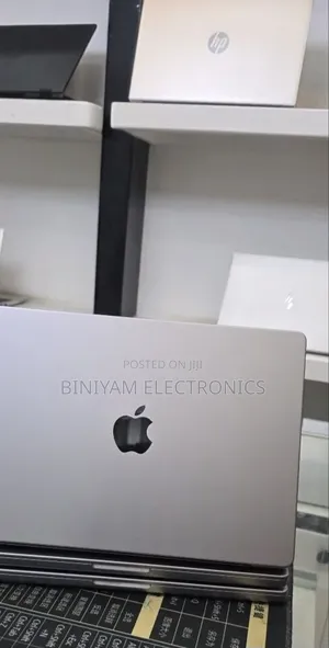 New Laptop Apple MacBook Pro 32GB Apple M1 Pro SSD 512GB